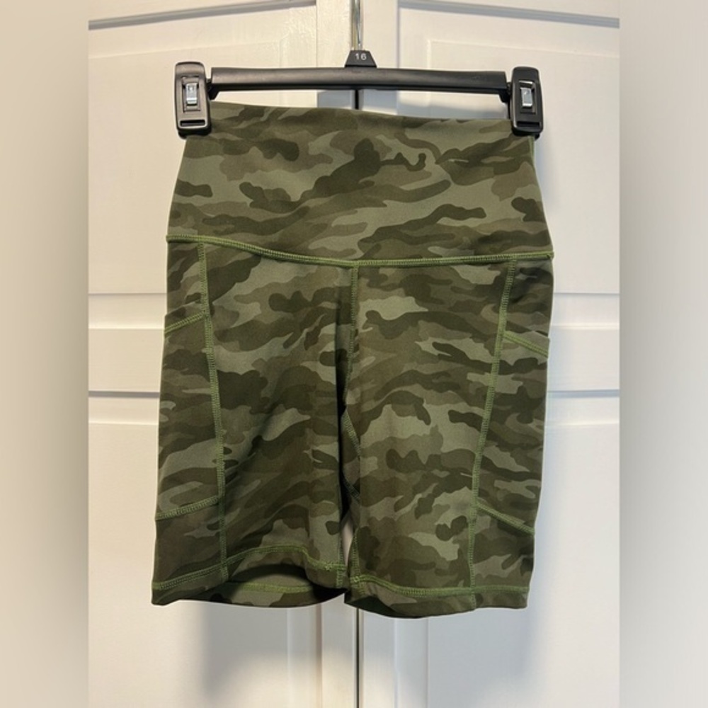 Colorfulkoala Camo Bike Shorts Size Women’s Small Color Green Camo